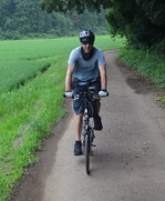 Cycliste à vélo, portrait de l’auteur